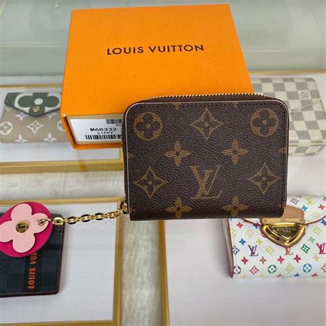 louis vuitton purse with coin.